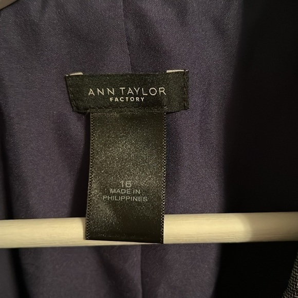 Ann Taylor - blue blazer size 16 - Picture 4 of 10